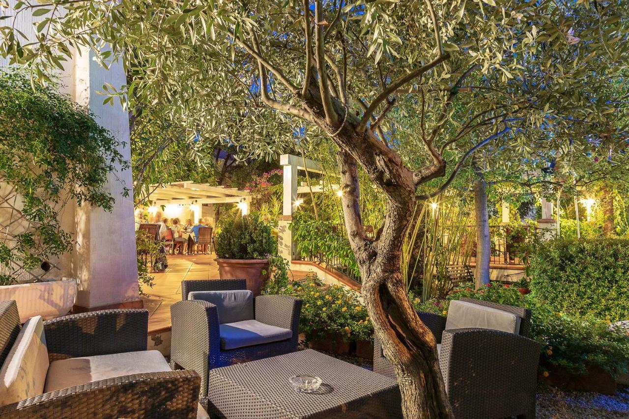 Hotel Santa Maria Санта Мария Наварезе Екстериор снимка