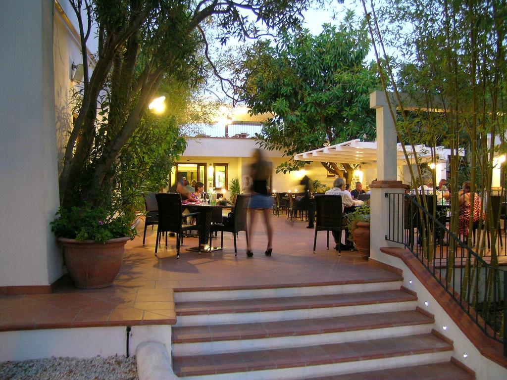 Hotel Santa Maria Санта Мария Наварезе Екстериор снимка