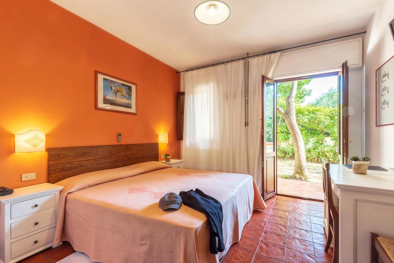 Hotel Santa Maria Санта Мария Наварезе Екстериор снимка