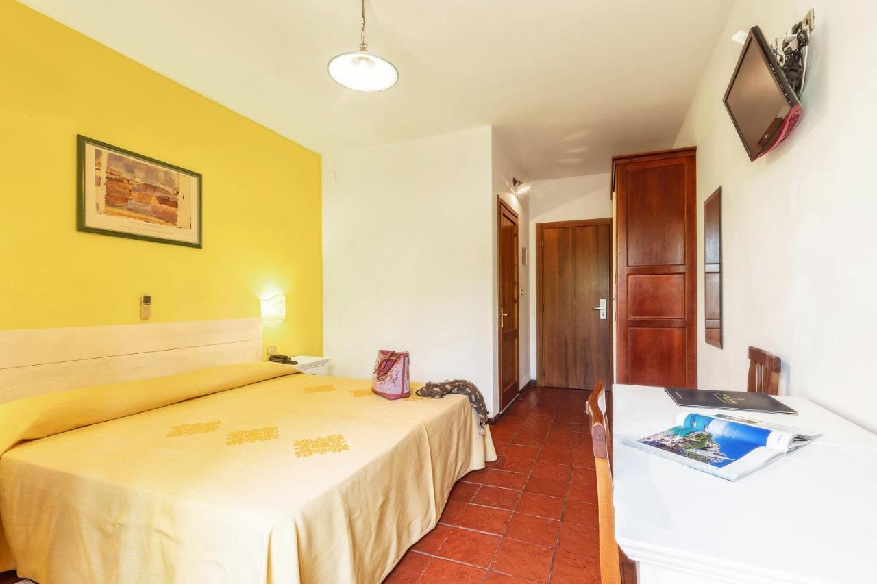 Hotel Santa Maria Санта Мария Наварезе Екстериор снимка